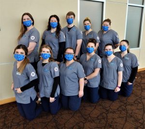 group portrait of registered nursing graduating class of spring 2022